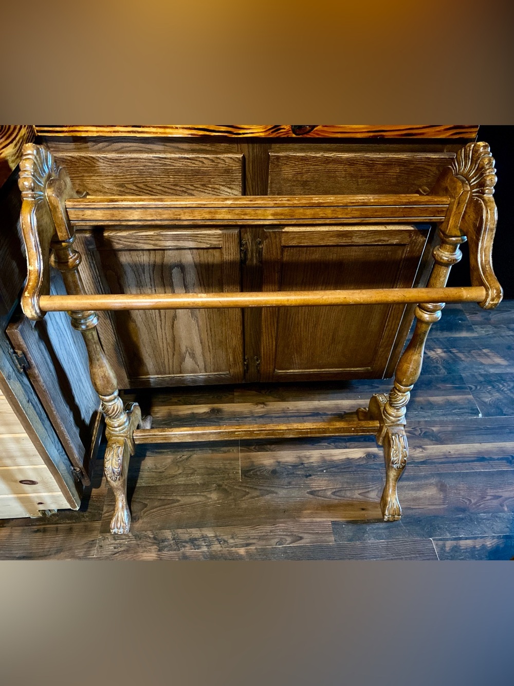 VINTAGE WOODEN QUILT RACK
